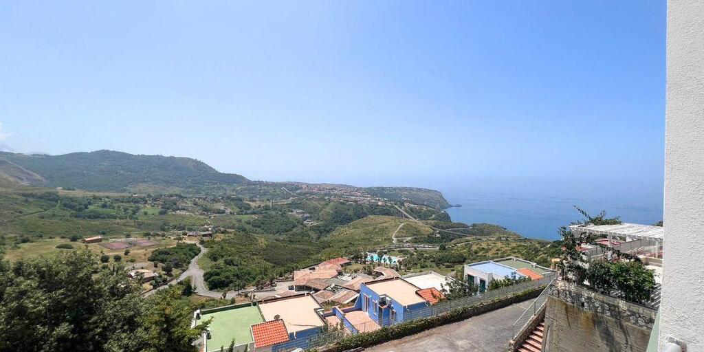 Apartament z widokiem na morze i góry (3)