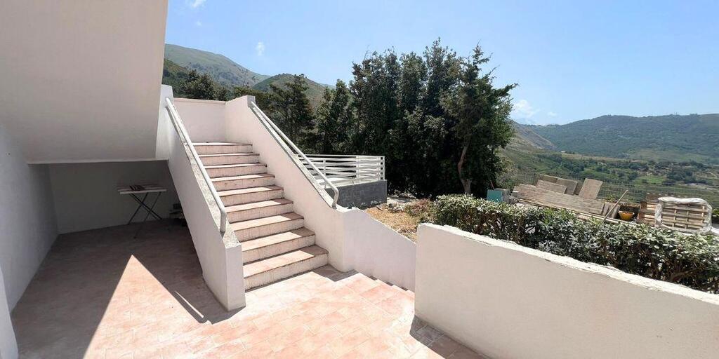 Apartament z widokiem na morze i góry (2)