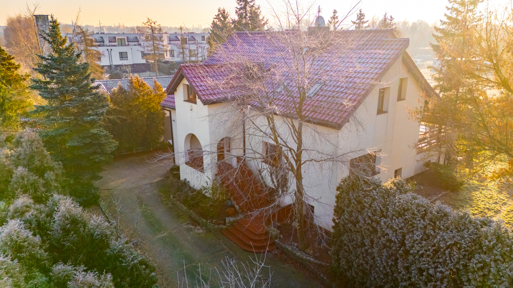 Ogromny dom z dużą działką w świetniej lokalizacji (4)