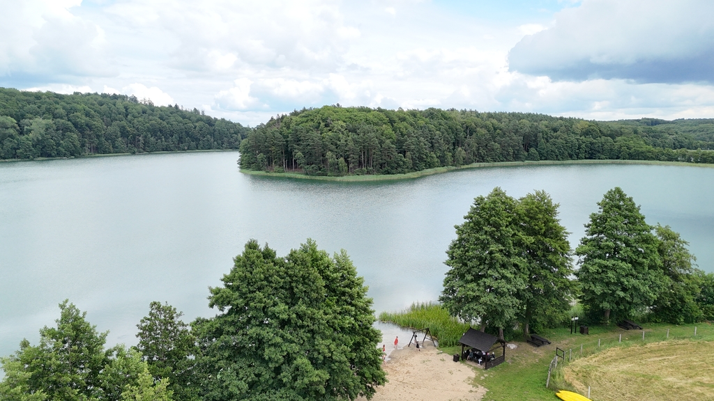 Działka z bezpośrednim zejściem do jeziora Komorze (3)