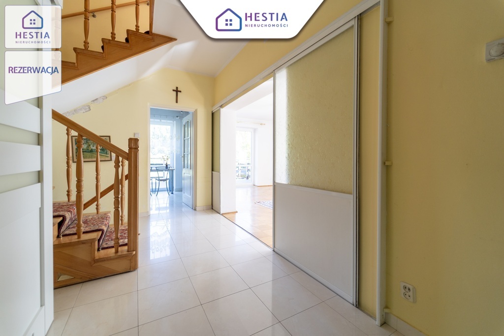 Dom z ogrodem na obrzeżach miasta (5)