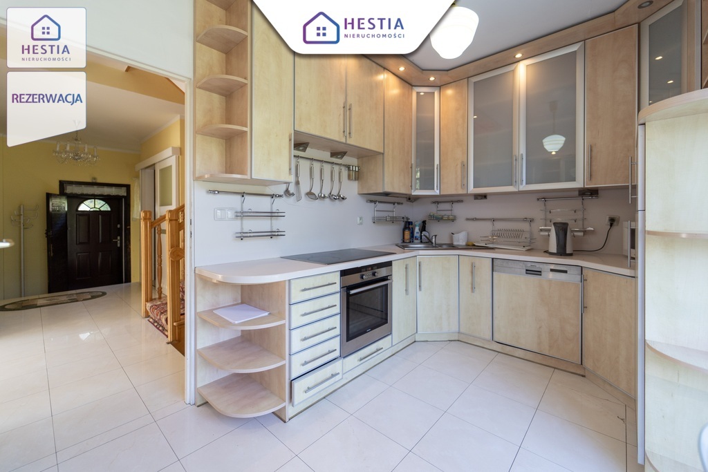 Dom z ogrodem na obrzeżach miasta (7)