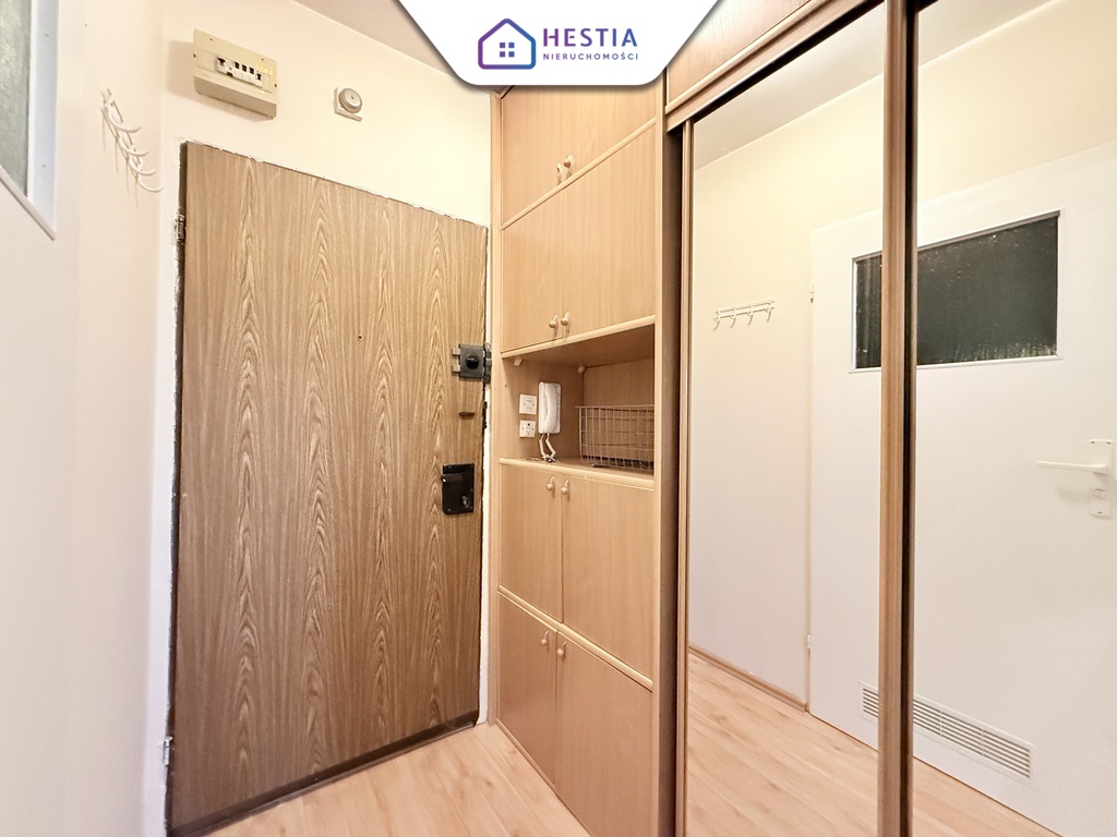 Duża Kawalerka z balkonem - Zamknięte Osiedle ! (3)