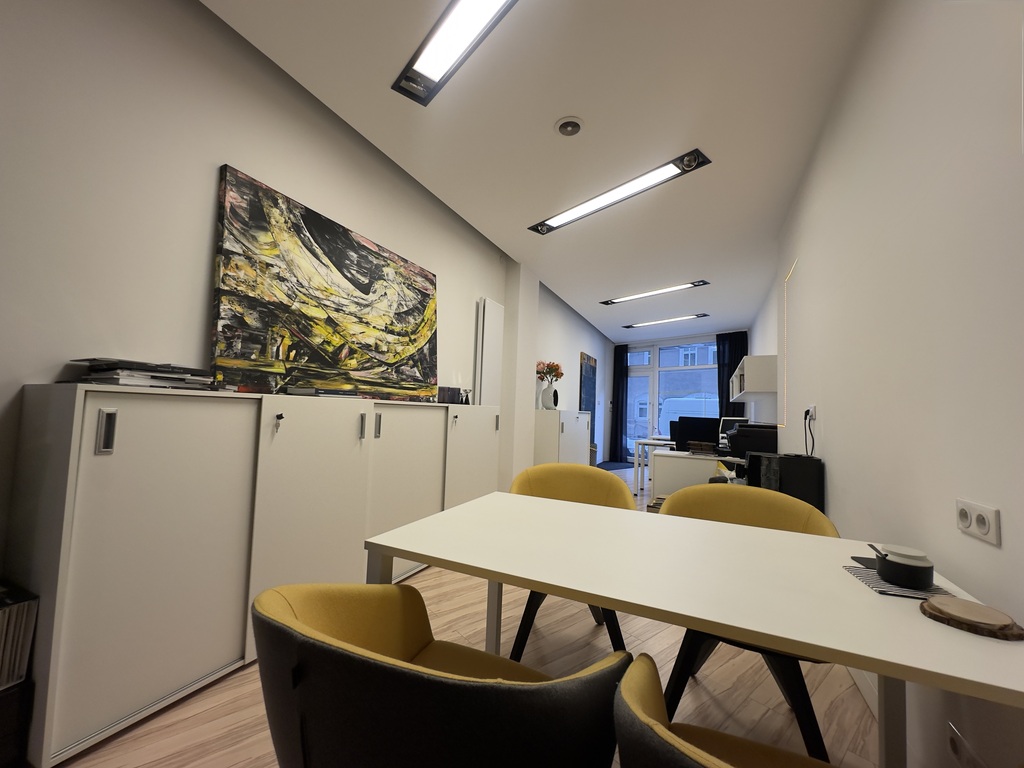 Do wynajęcia na usługowy/biurowy,parter, witryna (2)