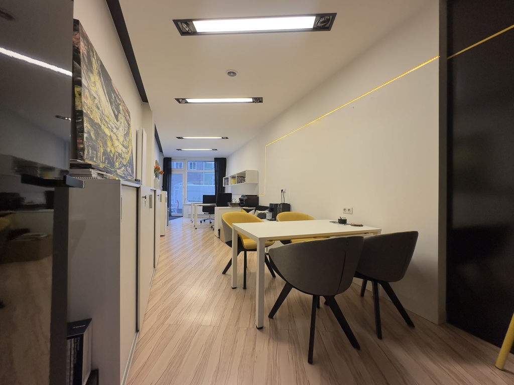 Do wynajęcia na usługowy/biurowy,parter, witryna (3)