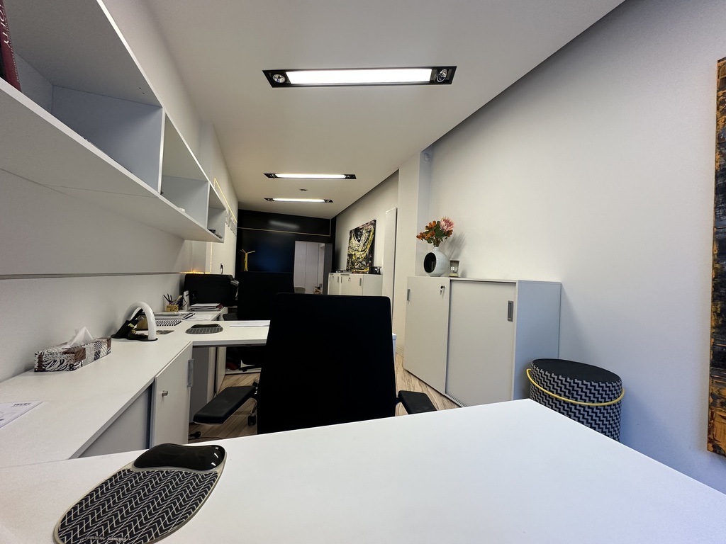 Do wynajęcia na usługowy/biurowy,parter, witryna (4)