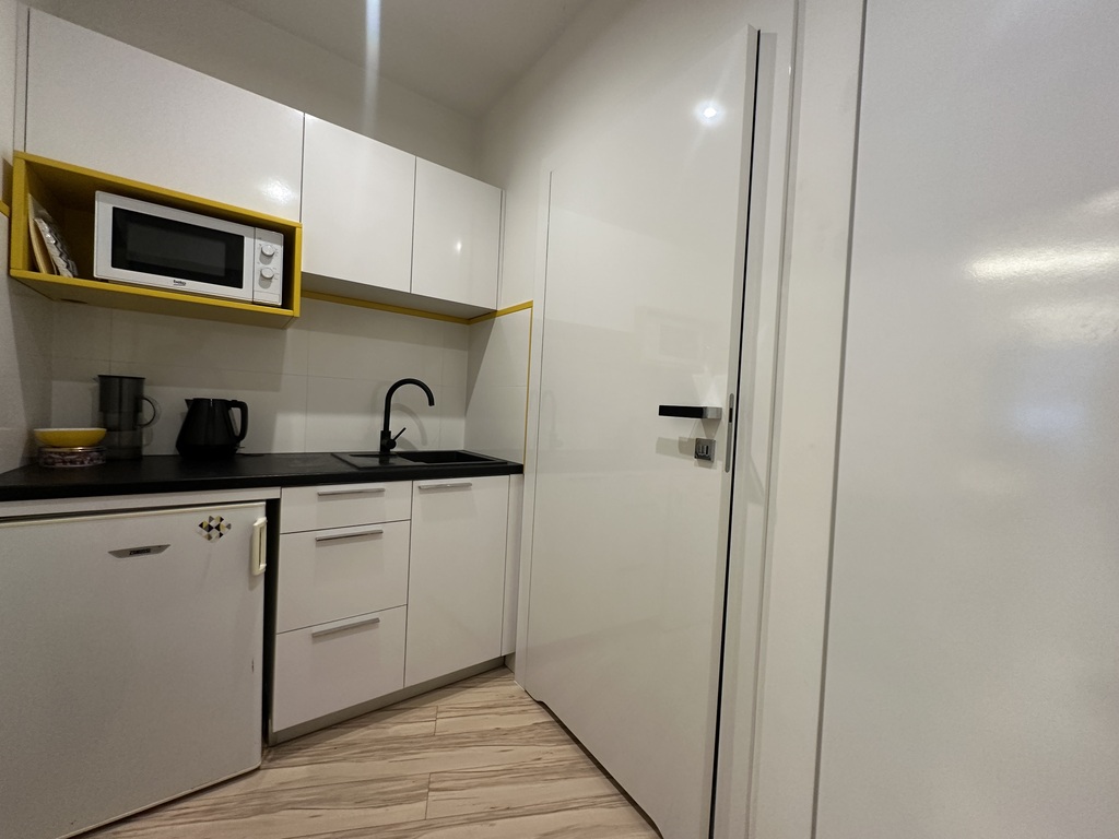 Do wynajęcia na usługowy/biurowy,parter, witryna (6)