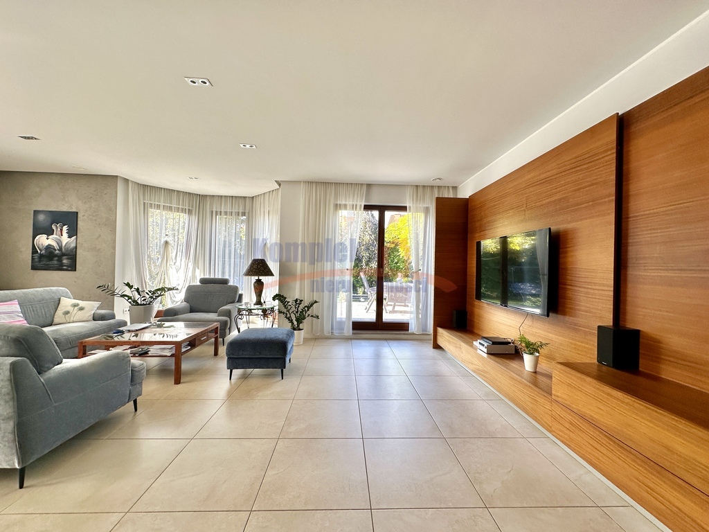 Dom z widokiem na zachód slońca (3)