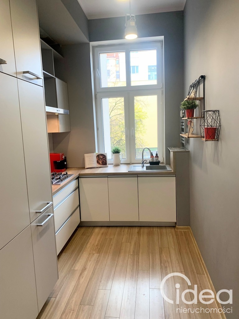 2 pok. wyposażone ul. Mariacka z miejscem post. (3)