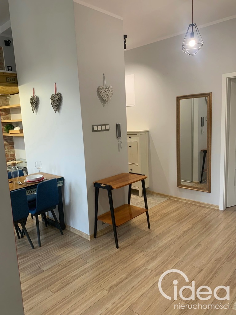 2 pok. wyposażone ul. Mariacka z miejscem post. (4)