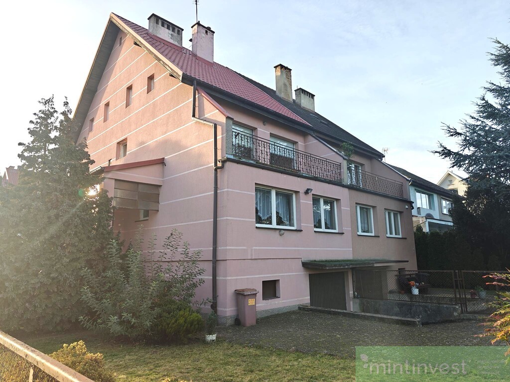 Połowa bliźniaka w atrakcyjnej lokalizacji (1)