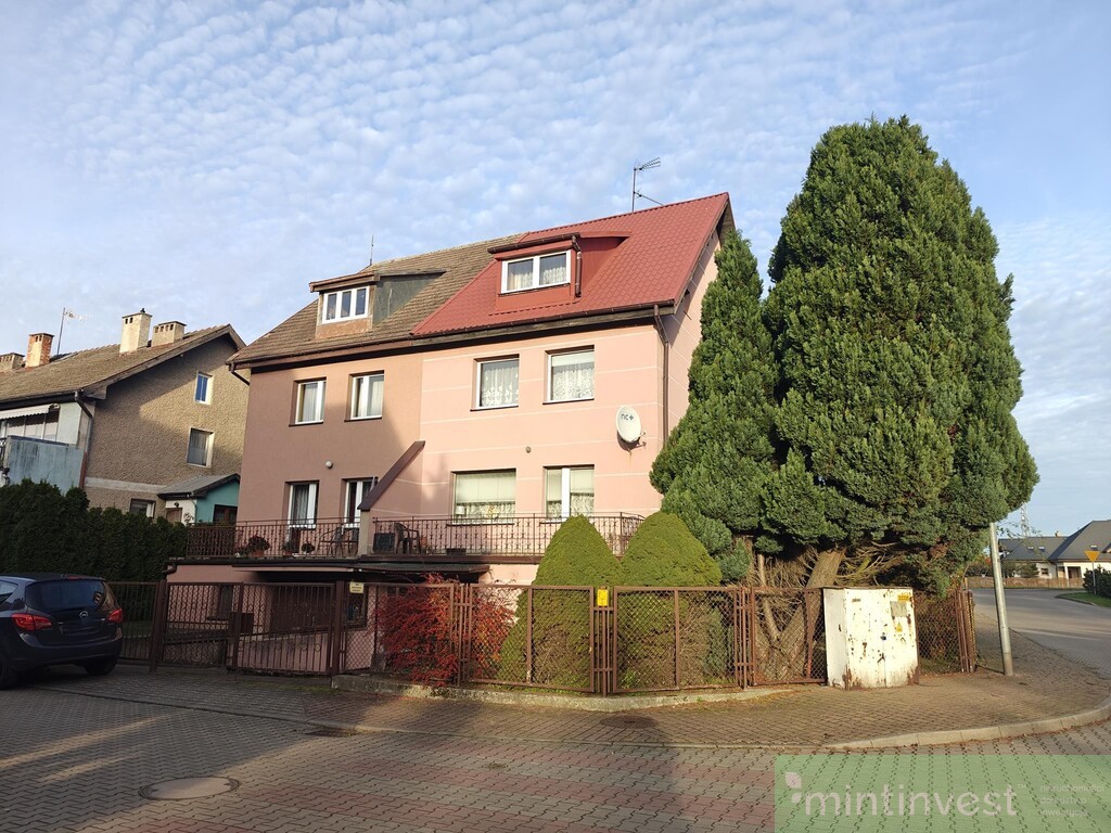 Połowa bliźniaka w atrakcyjnej lokalizacji (2)