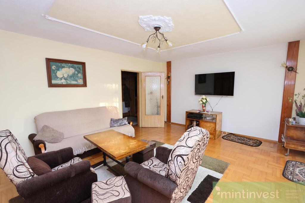 Połowa bliźniaka w atrakcyjnej lokalizacji (4)