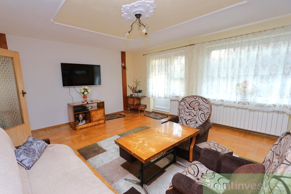 Połowa bliźniaka w atrakcyjnej lokalizacji (5)