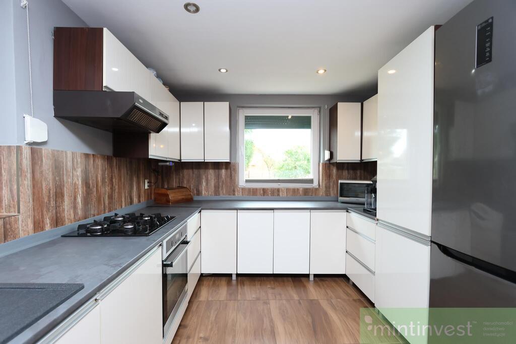 DOM PARTEROWY Z BUD. GOSPODARCZO-GARAŻOWYM (9)