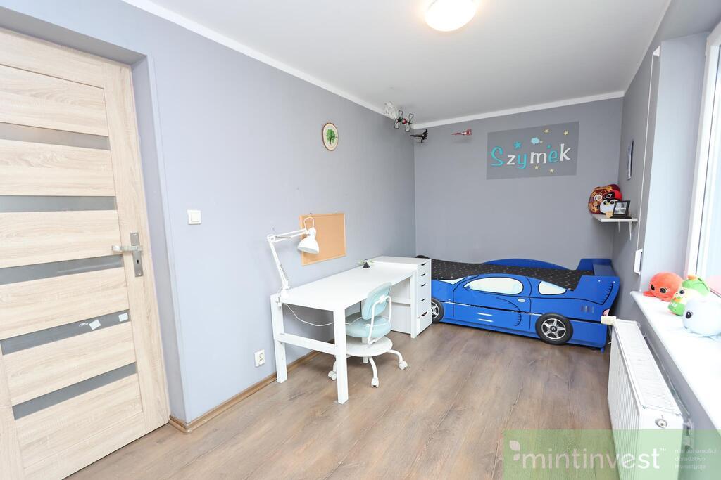 DOM PARTEROWY Z BUD. GOSPODARCZO-GARAŻOWYM (15)