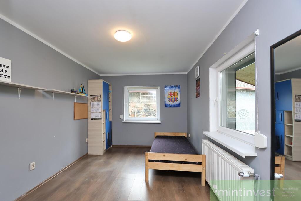 DOM PARTEROWY Z BUD. GOSPODARCZO-GARAŻOWYM (18)