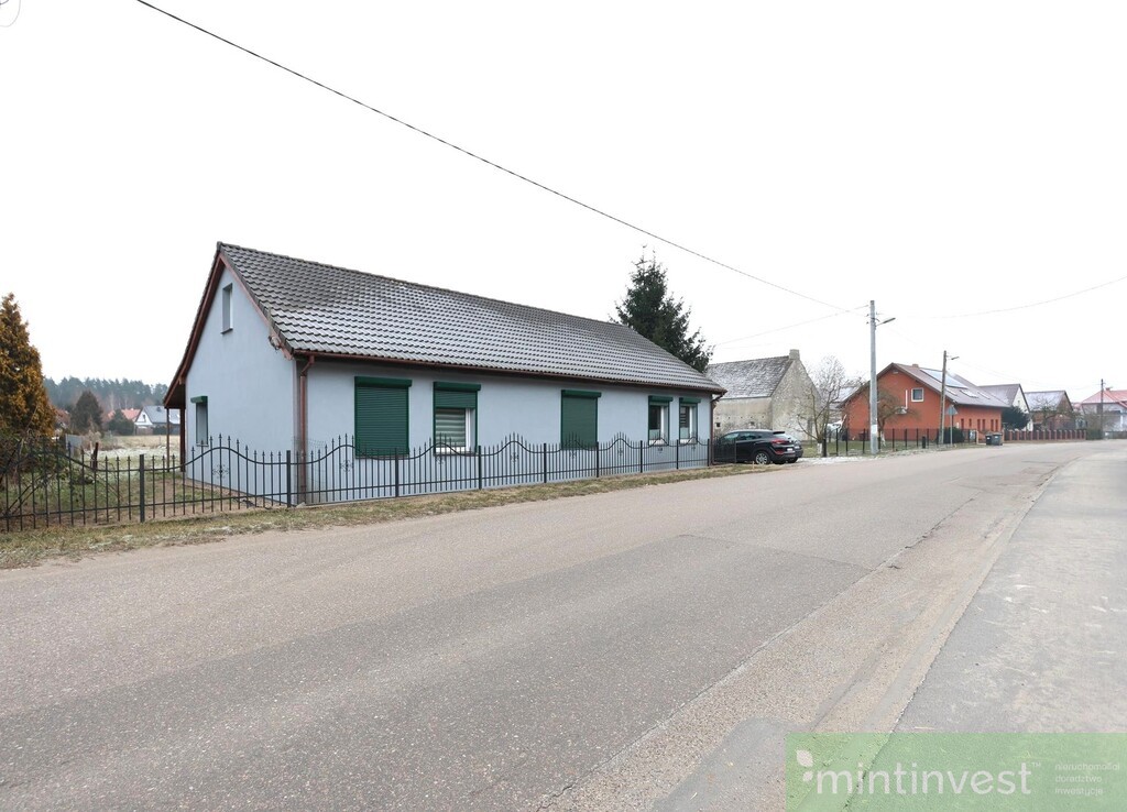 DOM PARTEROWY Z BUD. GOSPODARCZO-GARAŻOWYM (2)