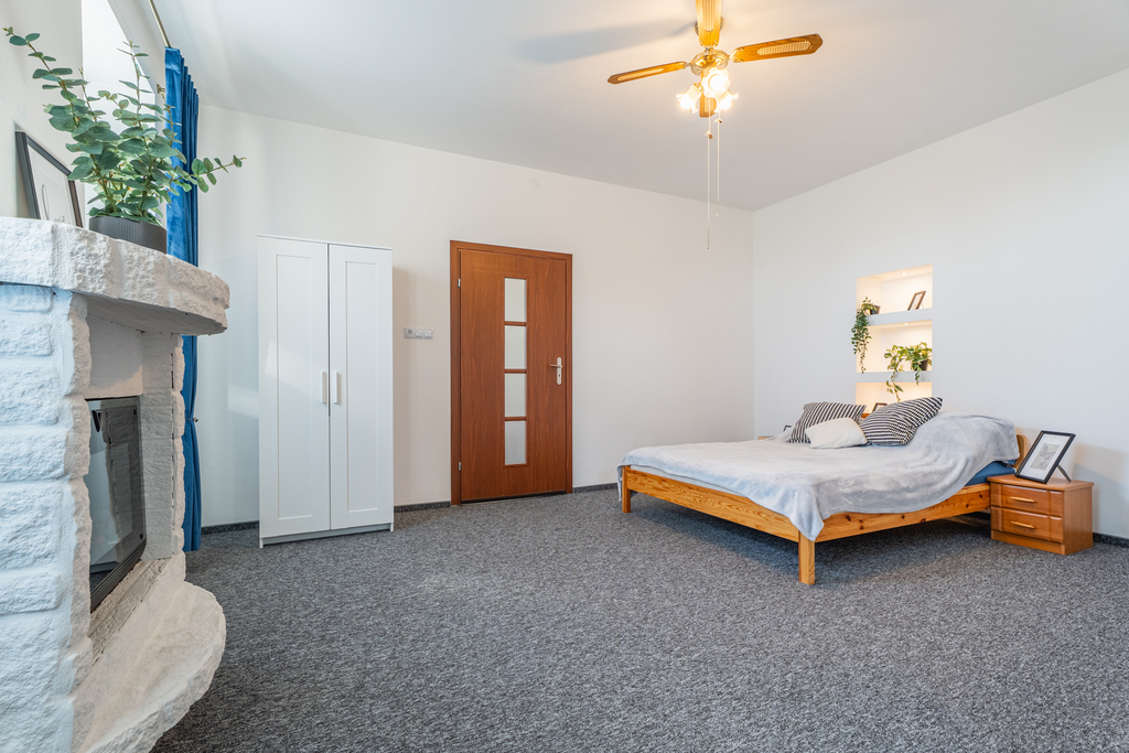 Nowa niższa cena 2 pokoje oddzielna kuchnia, garaż (2)