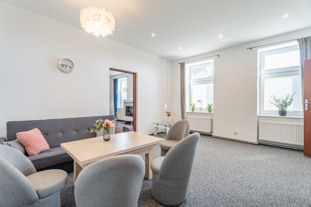 Nowa niższa cena 2 pokoje oddzielna kuchnia, garaż (4)