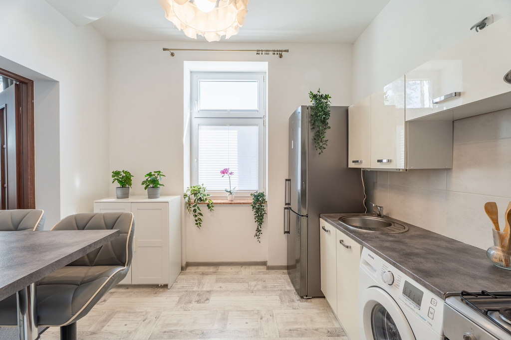 Nowa niższa cena 2 pokoje oddzielna kuchnia, garaż (7)