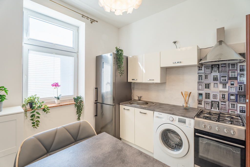 Nowa niższa cena 2 pokoje oddzielna kuchnia, garaż (6)