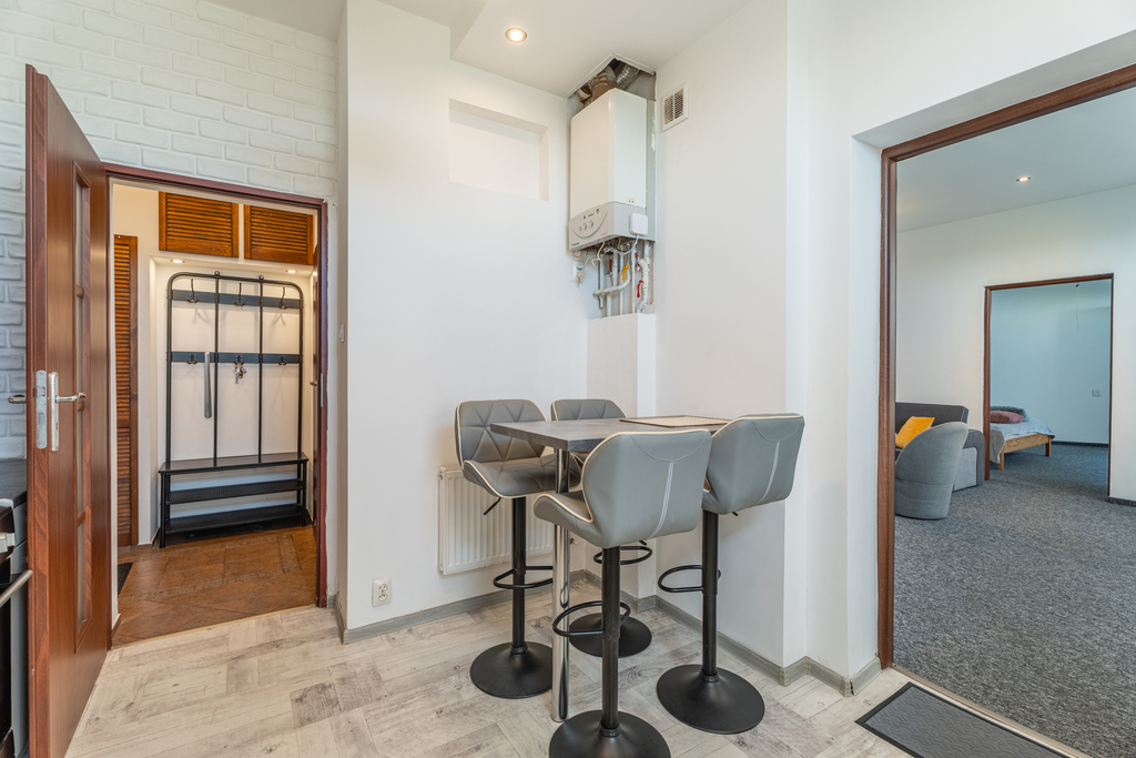 Nowa niższa cena 2 pokoje oddzielna kuchnia, garaż (5)