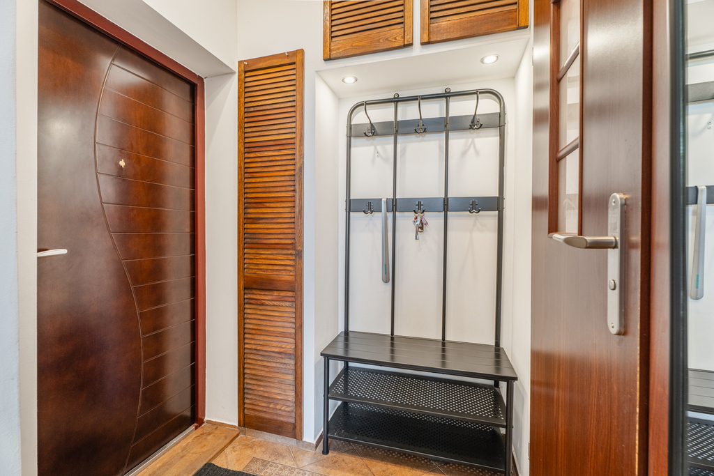 Nowa niższa cena 2 pokoje oddzielna kuchnia, garaż (10)