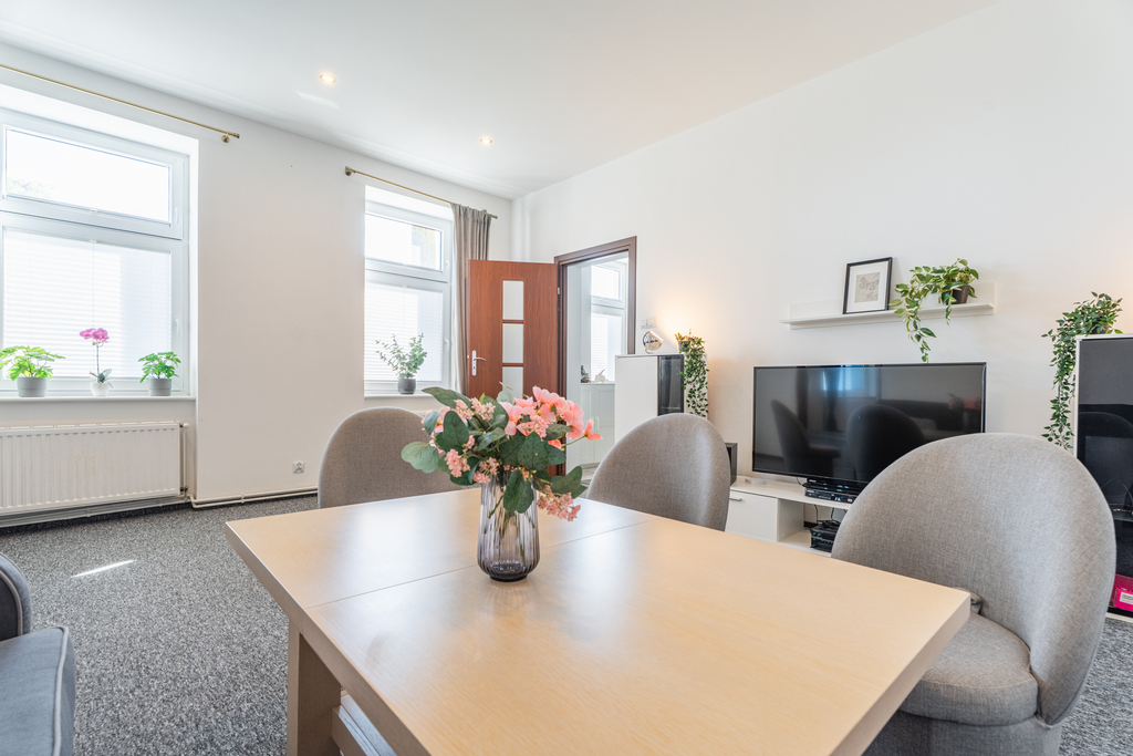 Nowa niższa cena 2 pokoje oddzielna kuchnia, garaż (3)