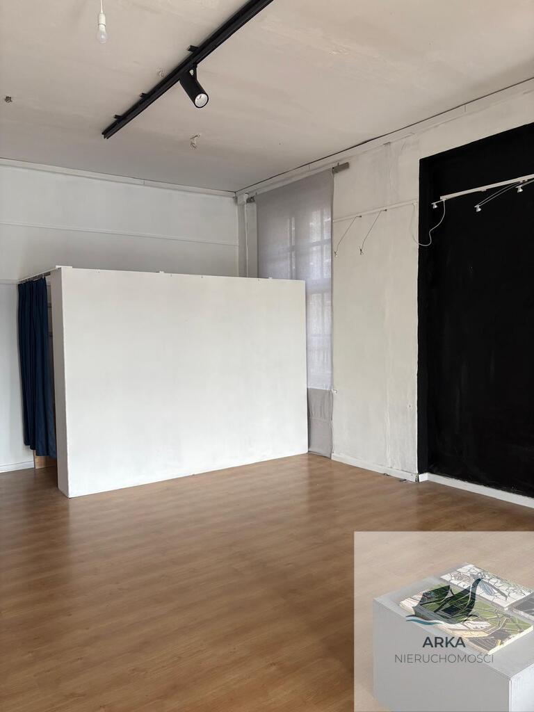 Ładny i duży lokal w super lokalizacji (2)