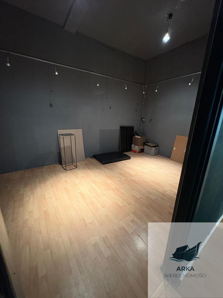 Ładny i duży lokal w super lokalizacji (7)