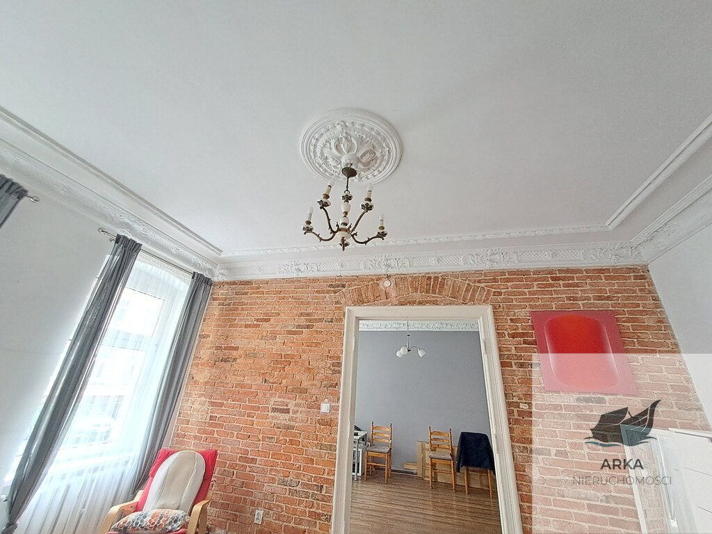 trzy duże pokoje w klimatycznej kamienicy (2)