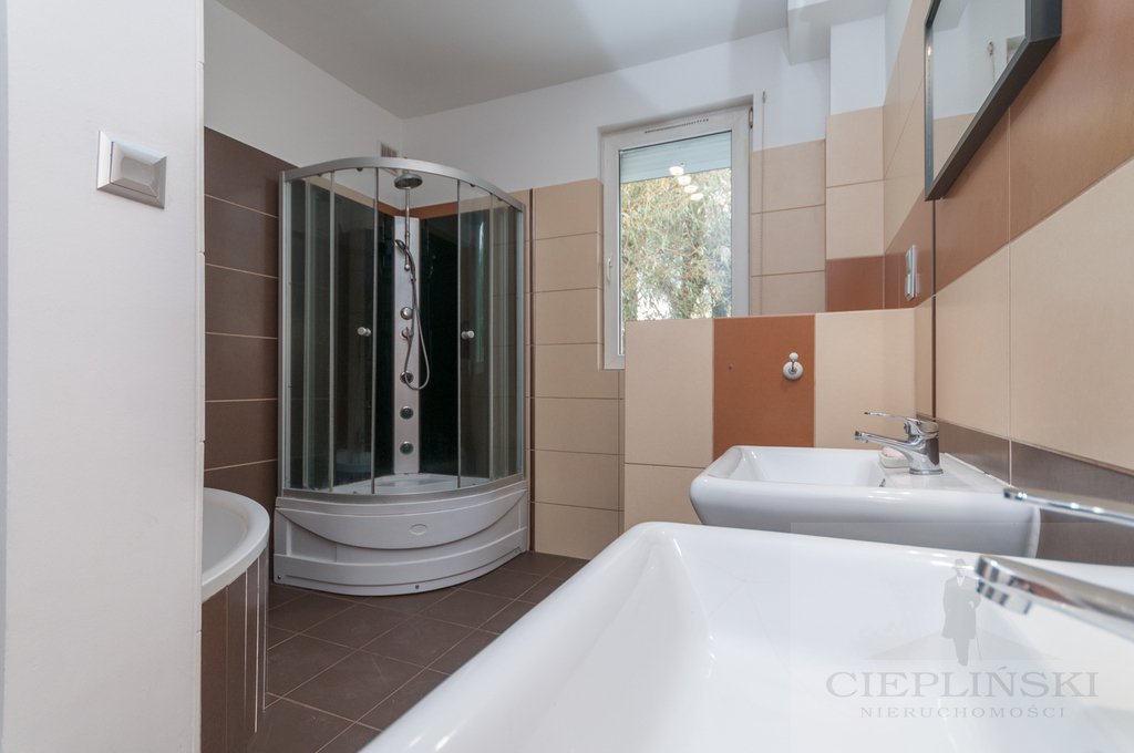 PARTER Z OGRODEM I TARASEM (19)