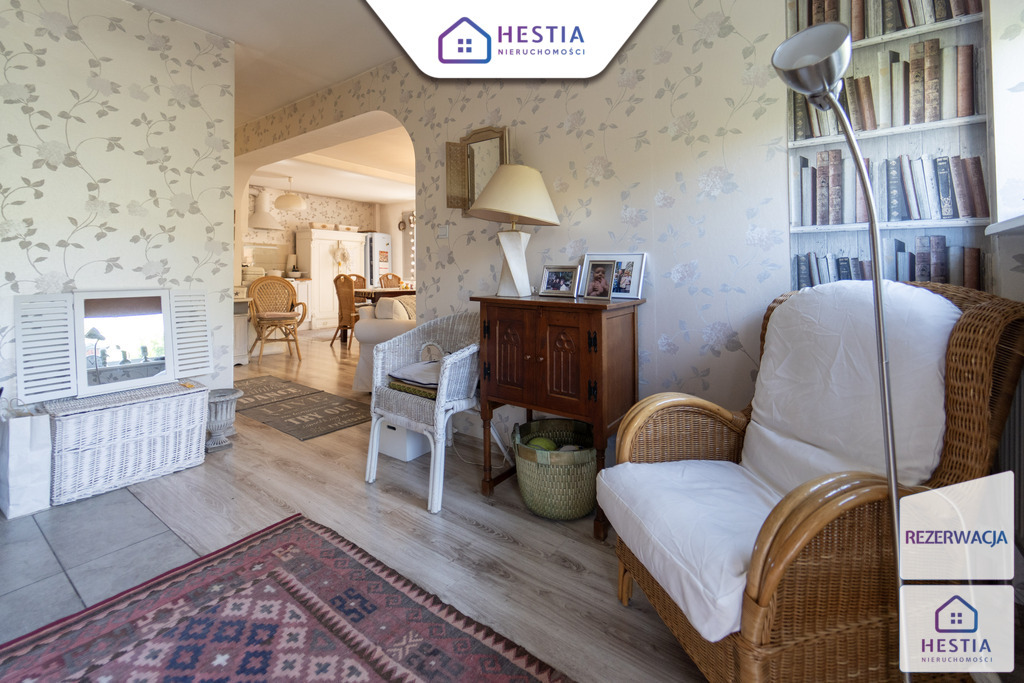 Bliźniak z ogrodem, balkonami i piwnicą. (2)