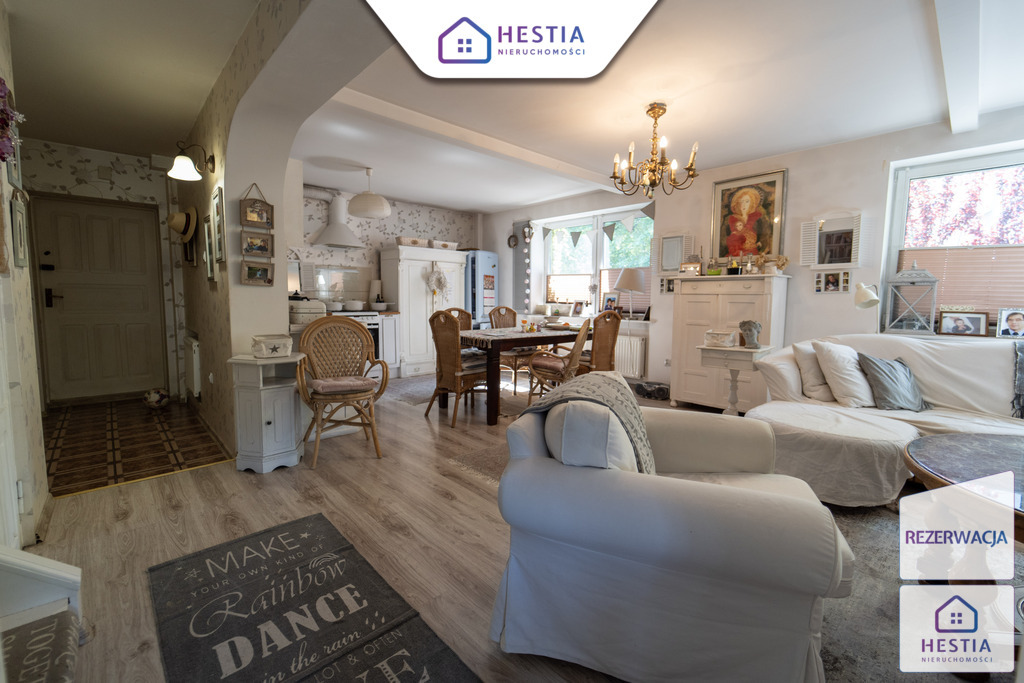 Bliźniak z ogrodem, balkonami i piwnicą. (3)