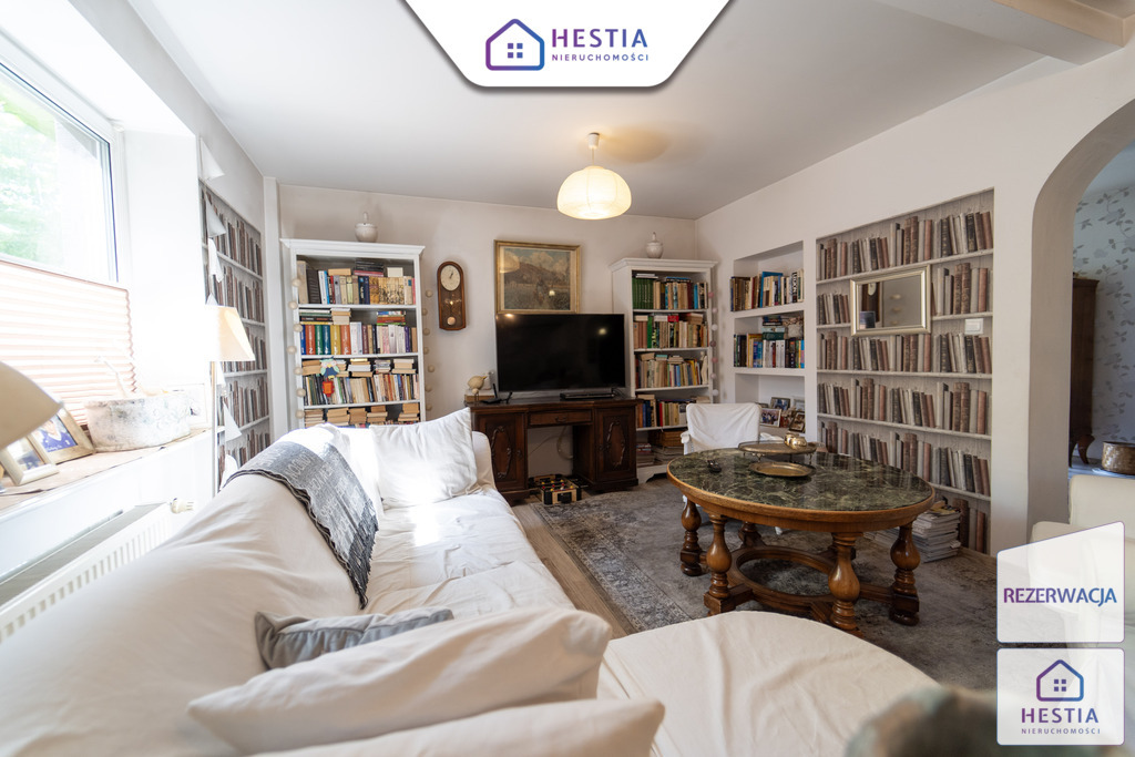 Bliźniak z ogrodem, balkonami i piwnicą. (5)