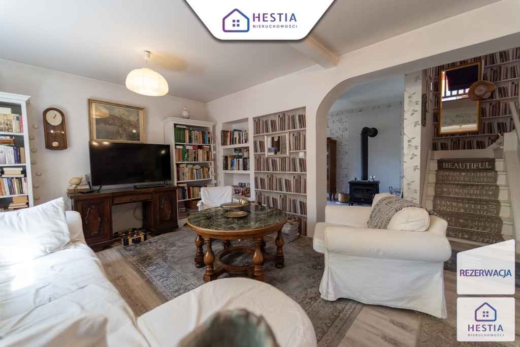 Bliźniak z ogrodem, balkonami i piwnicą. (6)