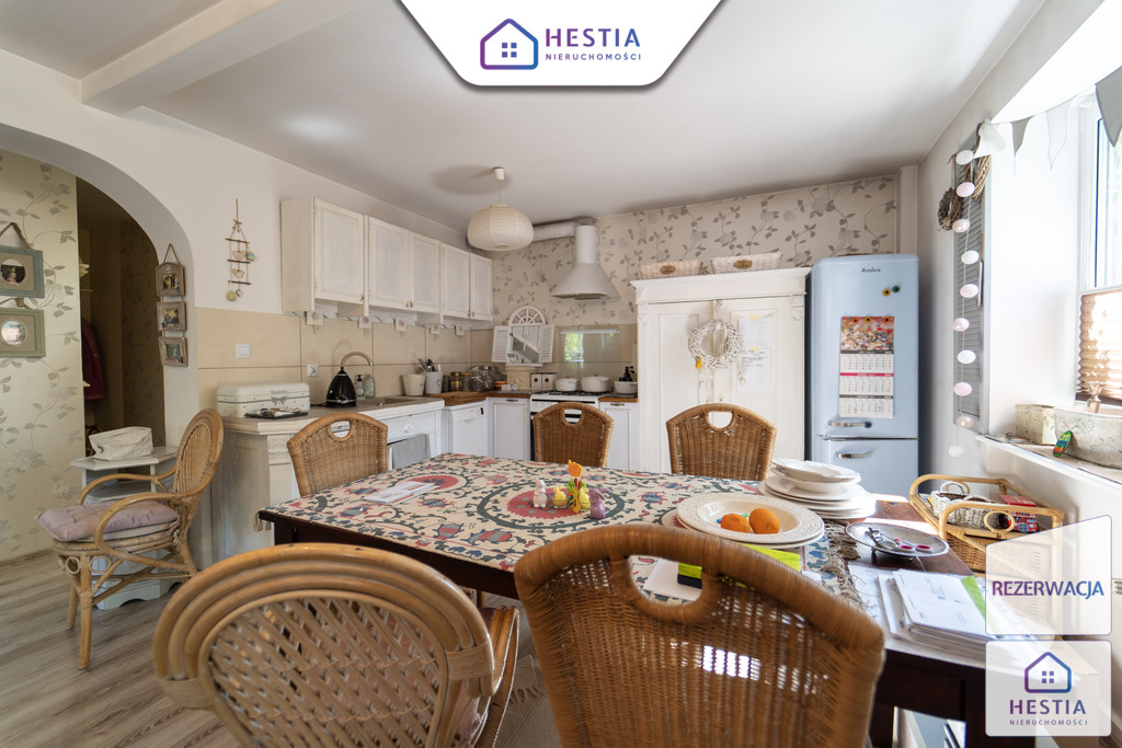 Bliźniak z ogrodem, balkonami i piwnicą. (8)