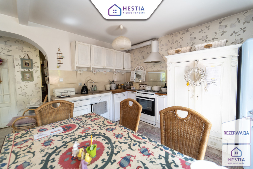 Bliźniak z ogrodem, balkonami i piwnicą. (9)