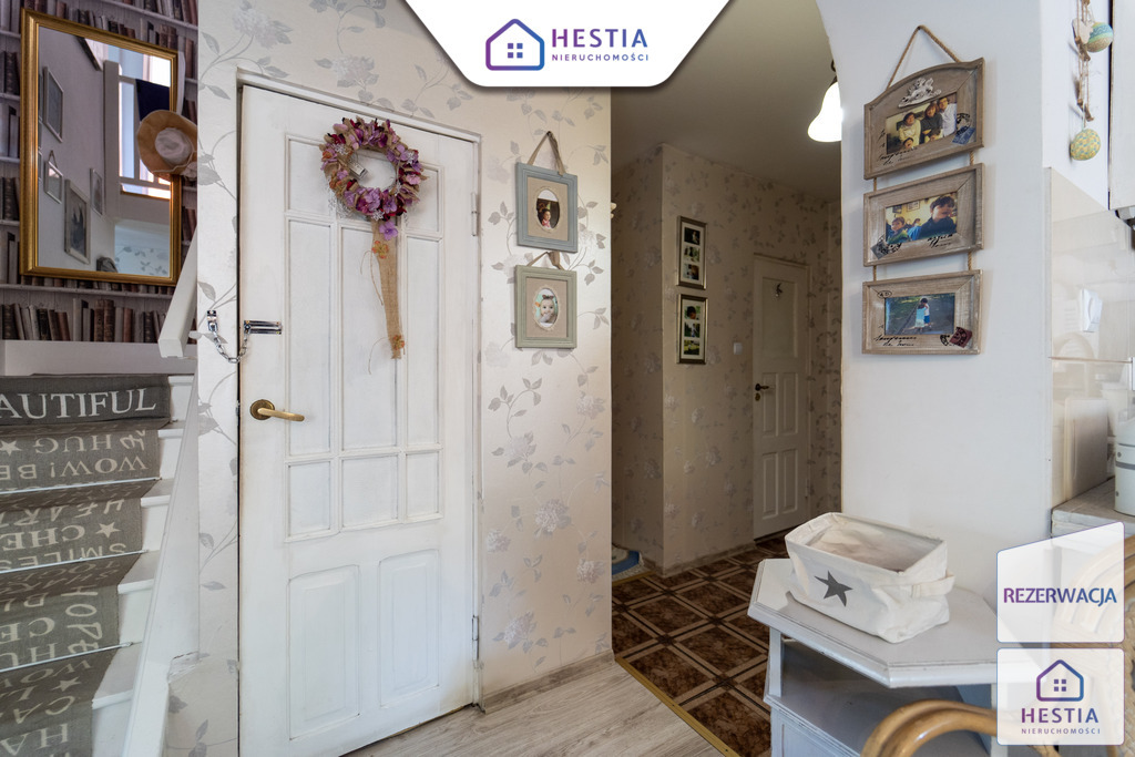 Bliźniak z ogrodem, balkonami i piwnicą. (10)