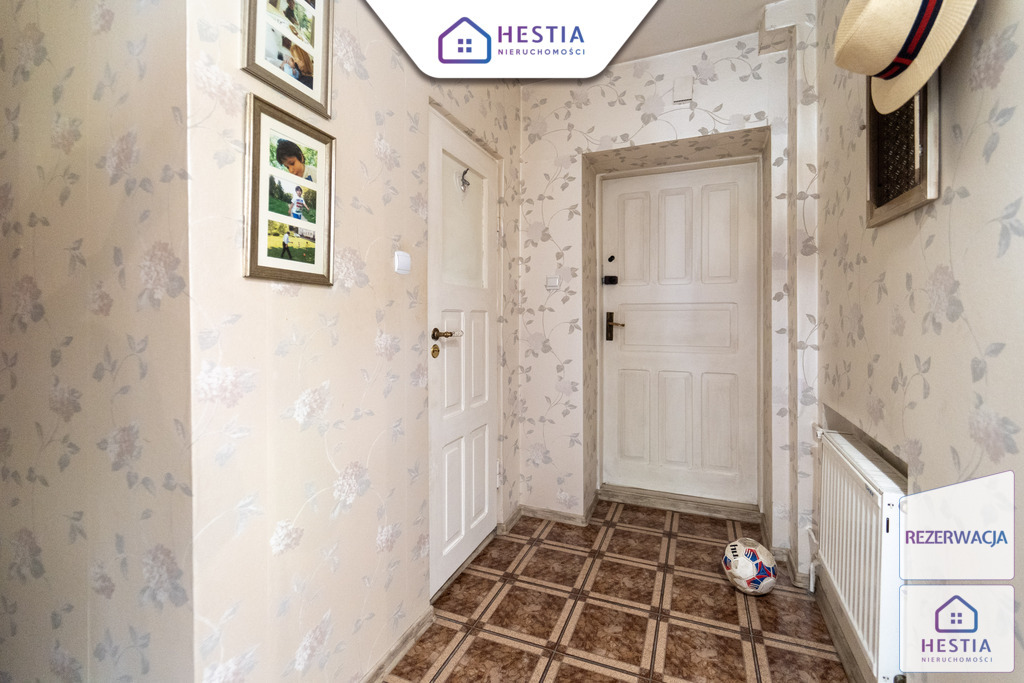 Bliźniak z ogrodem, balkonami i piwnicą. (12)