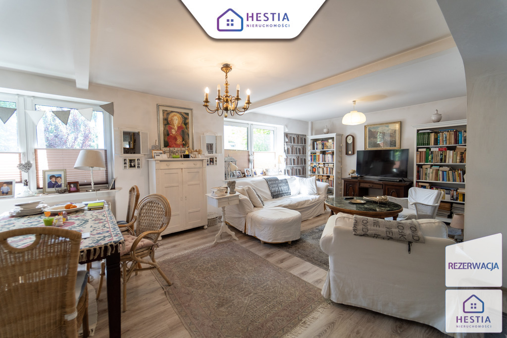 Bliźniak z ogrodem, balkonami i piwnicą. (17)