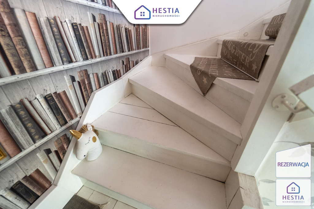 Bliźniak z ogrodem, balkonami i piwnicą. (19)