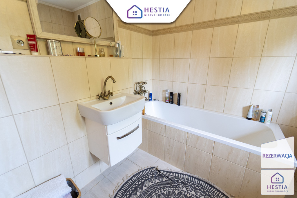 Bliźniak z ogrodem, balkonami i piwnicą. (22)