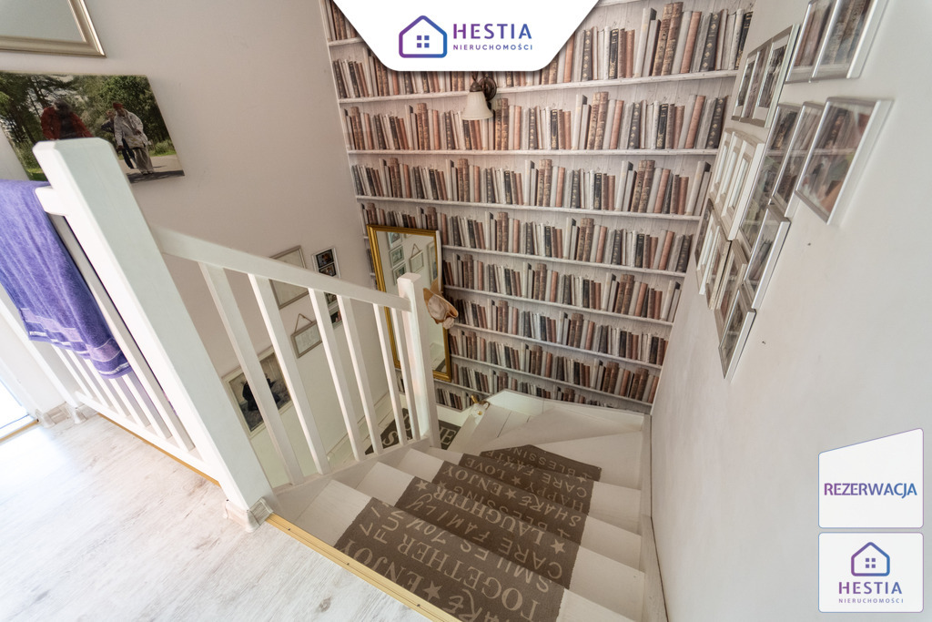 Bliźniak z ogrodem, balkonami i piwnicą. (24)