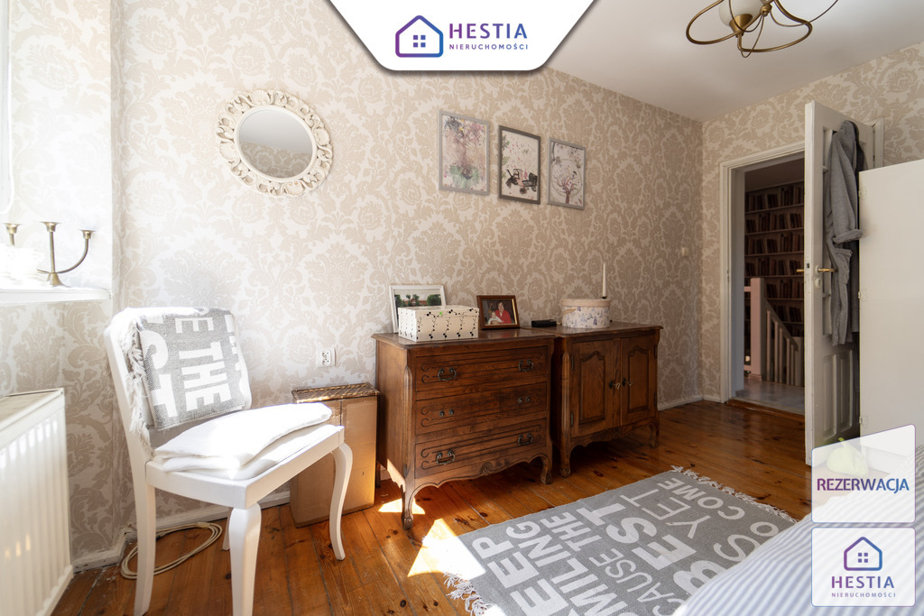 Bliźniak z ogrodem, balkonami i piwnicą. (27)