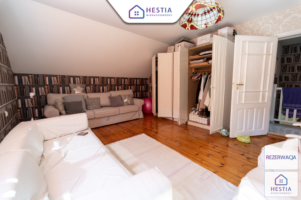 Bliźniak z ogrodem, balkonami i piwnicą. (29)