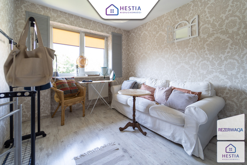 Bliźniak z ogrodem, balkonami i piwnicą. (30)