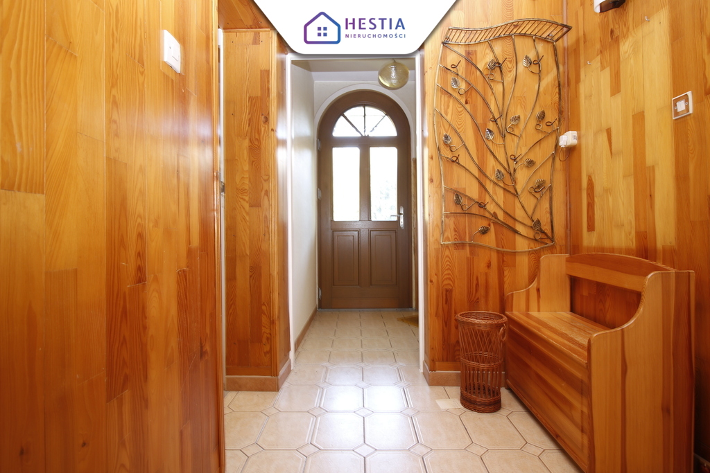 Dom wolnostojący z ogrodem w spokojnej okolicy. (17)