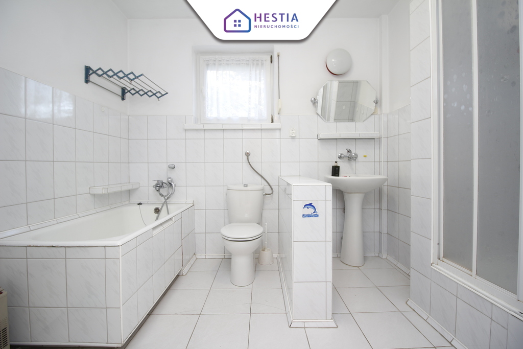 Dom wolnostojący z ogrodem w spokojnej okolicy. (16)